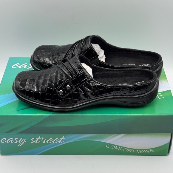 Easy Street Holly Black Patent Croc Clogs Size 6M - Picture 3 of 7
